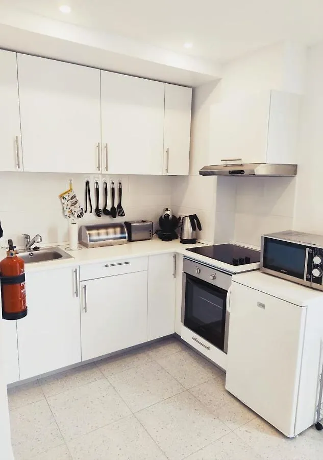 Holiday home Moradia Geminada V0 - Localizacao Central - Privada Quarteira