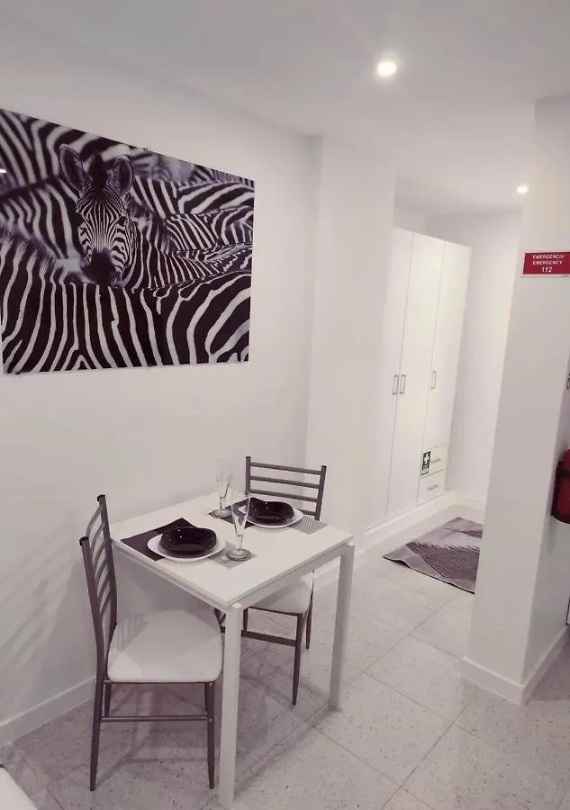 Holiday home Moradia Geminada V0 - Localizacao Central - Privada Quarteira