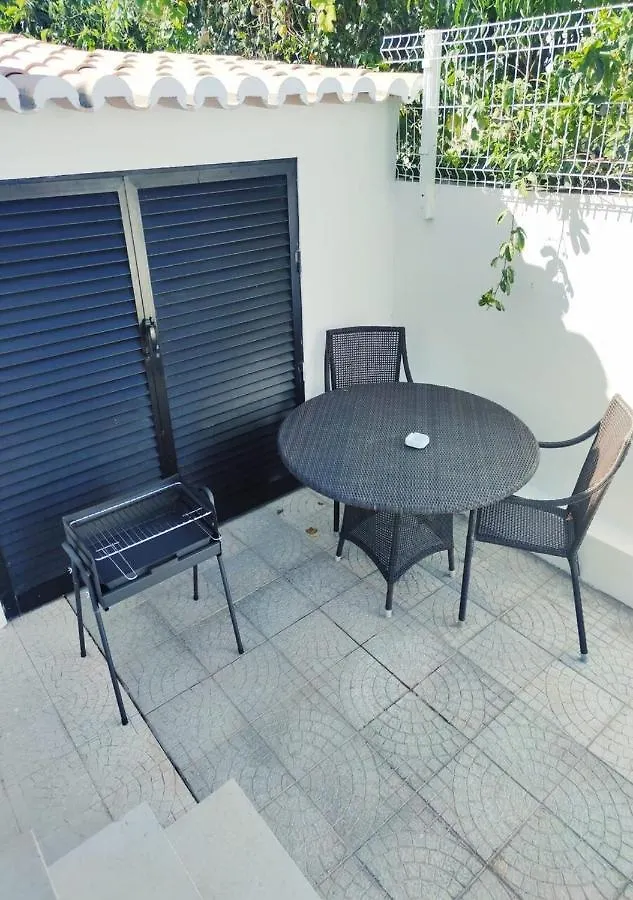 Moradia Geminada V0 - Localizacao Central - Privada Quarteira Holiday home